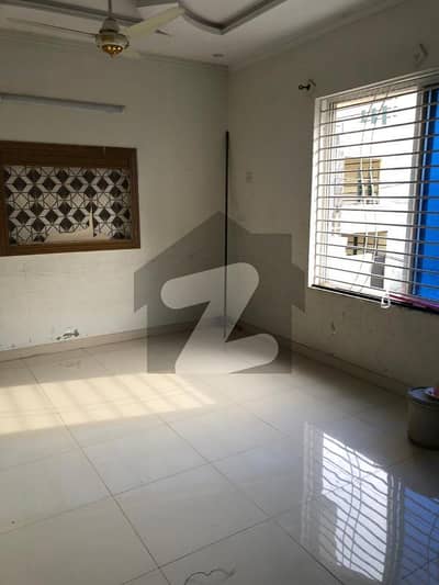 سوان گارڈن اسلام آباد میں 3 کمروں کا 10 مرلہ بالائی پورشن 65.0 ہزار میں کرایہ پر دستیاب ہے۔