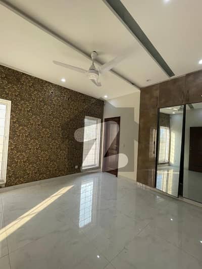 لیک سٹی ۔ سیکٹر ایم ۔ 2اے لیک سٹی,رائیونڈ روڈ,لاہور میں 5 کمروں کا 10 مرلہ مکان 4.6 کروڑ میں برائے فروخت۔