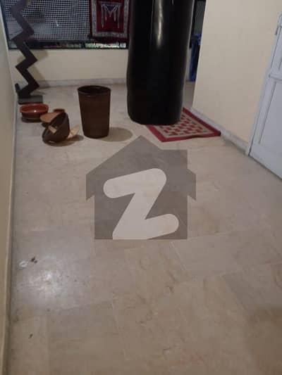 3rd Floor Flat With Lift