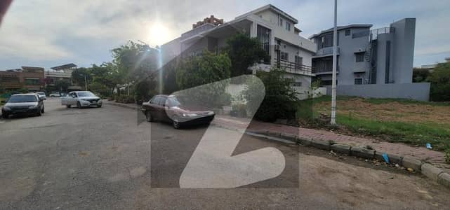 Plot #929 1kanal Phase 7 Boulevard Plot Outstanding Location For Sale