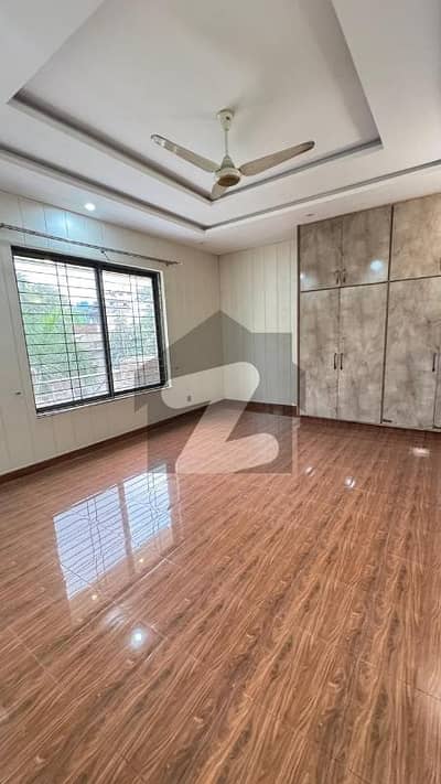1 KANAL FULL HOUSE FOR RENT AT IDEAL LOCATION IN GARDEN TOWN.