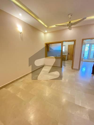 ڈی ۔ 12 اسلام آباد میں 5 کمروں کا 8 مرلہ مکان 2.0 لاکھ میں کرایہ پر دستیاب ہے۔