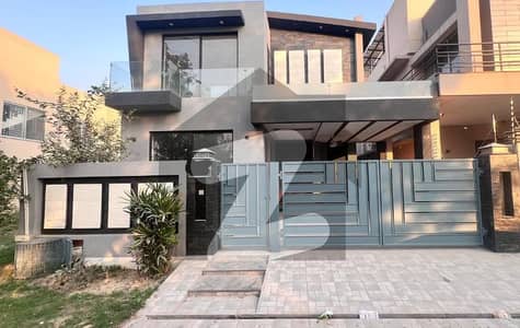 ڈی ایچ اے 9 ٹاؤن ۔ بلاک سی ڈی ایچ اے 9 ٹاؤن,ڈیفنس (ڈی ایچ اے),لاہور میں 4 کمروں کا 8 مرلہ مکان 4.5 کروڑ میں برائے فروخت۔