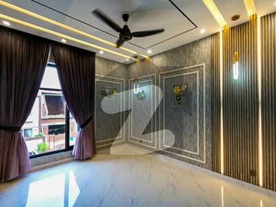 On Excellent Location In Izmir Town 8 Marla House For sale