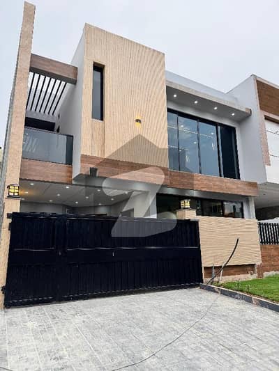 ایم پی سی ایچ ایس - بلاک ای ایم پی سی ایچ ایس ۔ ملٹی گارڈنز,بی ۔ 17,اسلام آباد میں 4 کمروں کا 8 مرلہ مکان 3.9 کروڑ میں برائے فروخت۔