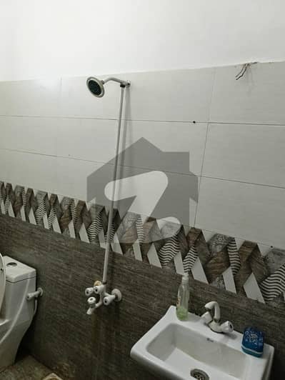 120 Sq Yrd Bungalow Available For Sale in Block D