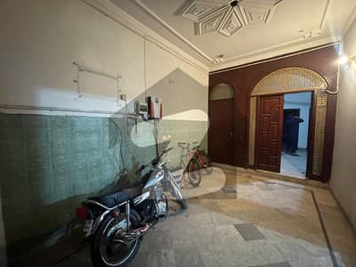 جوہر ٹاؤن فیز 2 جوہر ٹاؤن,لاہور میں 5 کمروں کا 5 مرلہ مکان 1.35 لاکھ میں کرایہ پر دستیاب ہے۔