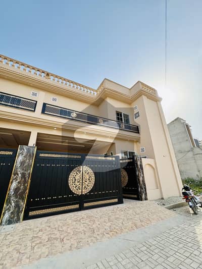 شالیمار کالونی ملتان میں 3 کمروں کا 5 مرلہ مکان 1.6 کروڑ میں برائے فروخت۔