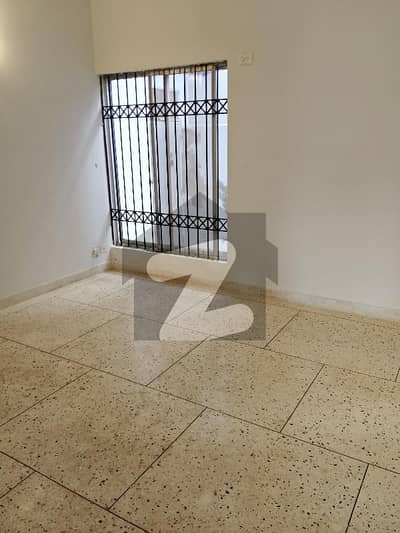 ڈی ایچ اے فیز 4 ڈی ایچ اے ڈیفینس,کراچی میں 1 کمرے کا 12 مرلہ زیریں پورشن 1.5 لاکھ میں کرایہ پر دستیاب ہے۔