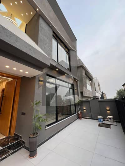 ویلینشیاء ہاؤسنگ سوسائٹی لاہور میں 7 کمروں کا 2 کنال مکان 11.5 کروڑ میں برائے فروخت۔