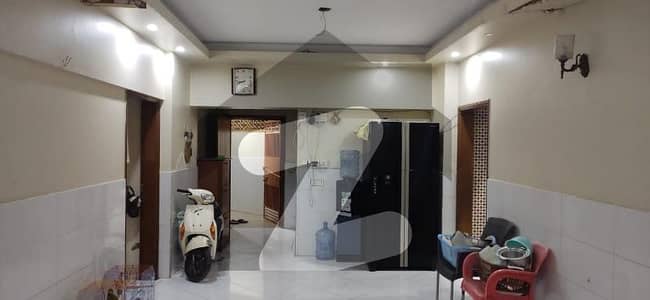 پی آئی ڈی سی کراچی میں 4 کمروں کا 11 مرلہ فلیٹ 2.75 کروڑ میں برائے فروخت۔