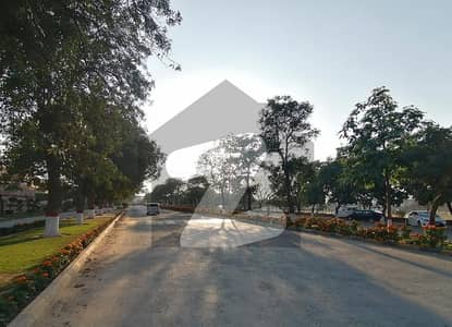 ازمیر ٹاؤن لاہور میں 1 کنال رہائشی پلاٹ 4.5 کروڑ میں برائے فروخت۔