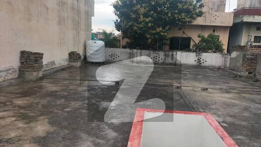 10 Marla Single Storey House Available For Rent