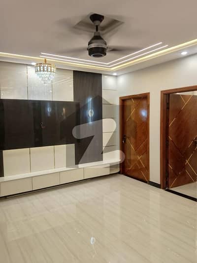 Brand New 2000 Sq Ft Apartment Available With Lift Car Parking 1st Floor