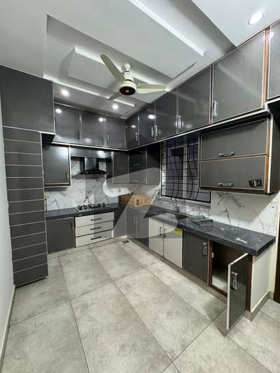 10 MARLA BRAND NEW LUXURY HOUSE FOR SALE NEAR TO PARK