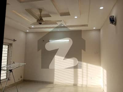 بحریہ ٹاؤن فیز 7 بحریہ ٹاؤن راولپنڈی,راولپنڈی میں 5 کمروں کا 10 مرلہ مکان 1.5 لاکھ میں کرایہ پر دستیاب ہے۔