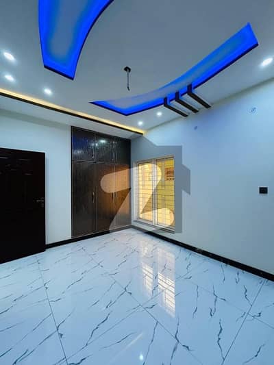 ازمیر ٹاؤن لاہور میں 6 کمروں کا 1 کنال مکان 8.0 کروڑ میں برائے فروخت۔