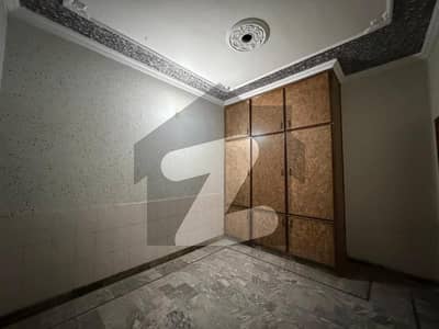 سبزہ زار سکیم لاہور میں 3 کمروں کا 4 مرلہ مکان 1.45 کروڑ میں برائے فروخت۔