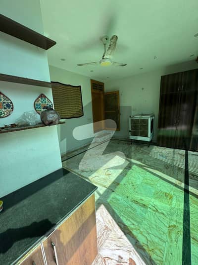 جوہر ٹاؤن فیز 2 جوہر ٹاؤن,لاہور میں 2 مرلہ Studio فلیٹ 31.0 ہزار میں کرایہ پر دستیاب ہے۔