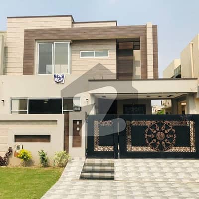 ڈی ایچ اے فیز 8 ڈیفنس (ڈی ایچ اے),لاہور میں 4 کمروں کا 10 مرلہ مکان 4.0 کروڑ میں برائے فروخت۔