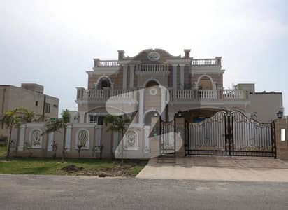 ڈی ایچ اے فیز 7 - بلاک آر فیز 7,ڈیفنس (ڈی ایچ اے),لاہور میں 6 کمروں کا 1 کنال مکان 9.5 کروڑ میں برائے فروخت۔