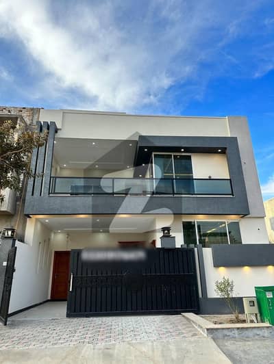 بی ۔ 17 اسلام آباد میں 4 کمروں کا 8 مرلہ مکان 3.3 کروڑ میں برائے فروخت۔