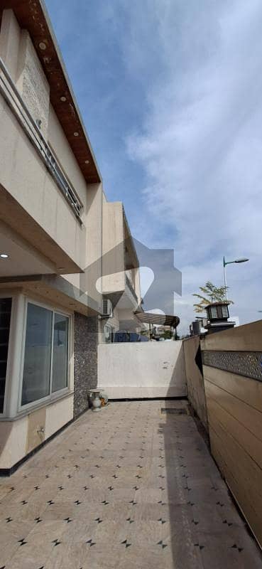 Beautiful House 10 Marla Near Malik Riaz Masjid Available for Rent