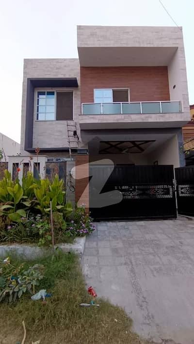 صنوبر سٹی۔ گرین ولاز صنوبر سٹی,اڈیالہ روڈ,راولپنڈی میں 6 کمروں کا 8 مرلہ مکان 2.6 کروڑ میں برائے فروخت۔