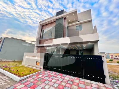 Ultra-Modern Luxurious 8 Marla Brand New House For Sale Ultra-Modern Luxurious 8 Marla Brand New House For Sale