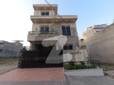 On Excellent Location 6 Marla House In Central I-11/2 For Sale