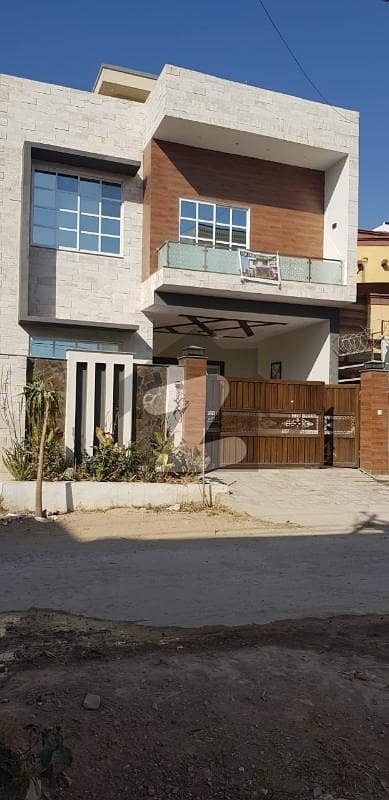 صنوبر سٹی۔ گرین ولاز صنوبر سٹی,اڈیالہ روڈ,راولپنڈی میں 5 کمروں کا 8 مرلہ مکان 2.55 کروڑ میں برائے فروخت۔