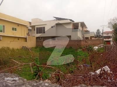 بنی گالہ اسلام آباد میں 1 کنال رہائشی پلاٹ 3.0 کروڑ میں برائے فروخت۔