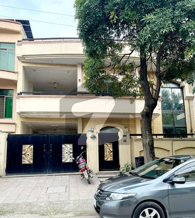 آئی ۔ 8 اسلام آباد میں 3 کمروں کا 12 مرلہ بالائی پورشن 1.7 لاکھ میں کرایہ پر دستیاب ہے۔