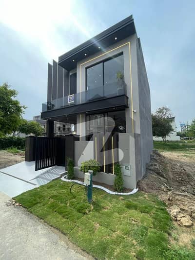 ڈی ایچ اے 9 ٹاؤن ڈیفنس (ڈی ایچ اے),لاہور میں 4 کمروں کا 5 مرلہ مکان 3.0 کروڑ میں برائے فروخت۔