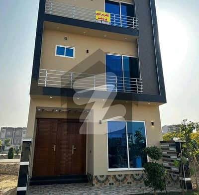 یونین گرین کالج روڈ,لاہور میں 4 کمروں کا 3 مرلہ مکان 1.7 کروڑ میں برائے فروخت۔