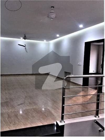 گلبرگ 3 گلبرگ,لاہور میں 3 کمروں کا 8 مرلہ دفتر 2.45 لاکھ میں کرایہ پر دستیاب ہے۔