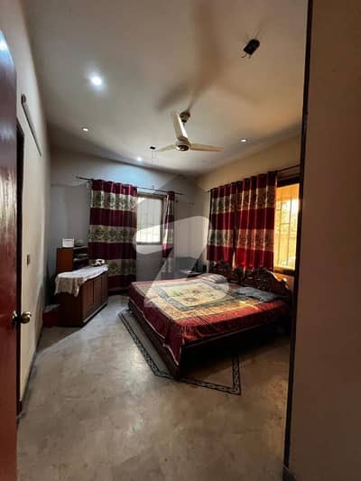 Prime Location In Federal B Area - Block 10 Of Karachi, A 400 Square Yards House Is Available