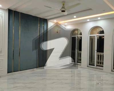 بحریہ ٹاؤن سیکٹر سی بحریہ ٹاؤن,لاہور میں 3 کمروں کا 10 مرلہ بالائی پورشن 75.0 ہزار میں کرایہ پر دستیاب ہے۔