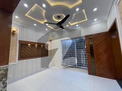 بحریہ ٹاؤن سیکٹر سی بحریہ ٹاؤن,لاہور میں 2 کمروں کا 5 مرلہ بالائی پورشن 45.0 ہزار میں کرایہ پر دستیاب ہے۔