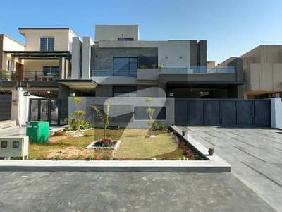 ڈی ۔ 12/4 ڈی ۔ 12,اسلام آباد میں 8 کمروں کا 1 کنال مکان 30.0 کروڑ میں برائے فروخت۔