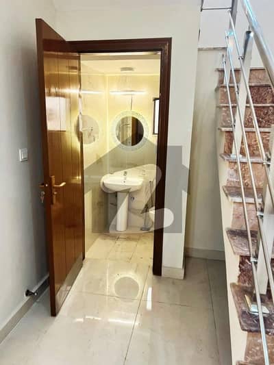 عسکری 10 - سیکٹر ایف عسکری 10,عسکری,لاہور میں 5 کمروں کا 17 مرلہ مکان 11.9 کروڑ میں برائے فروخت۔