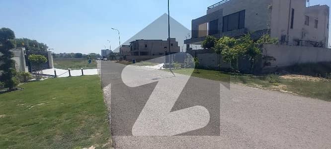 ڈی ایچ اے فیز 5 - بلاک ایم ڈی ایچ اے فیز 5,ڈیفنس (ڈی ایچ اے),لاہور میں 1 کنال رہائشی پلاٹ 4.1 کروڑ میں برائے فروخت۔