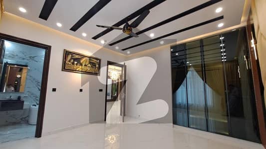 بحریہ ٹاؤن سیکٹر سی بحریہ ٹاؤن,لاہور میں 3 کمروں کا 10 مرلہ بالائی پورشن 75.0 ہزار میں کرایہ پر دستیاب ہے۔