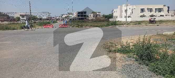 ڈی ایچ اے فیز 8 ڈیفنس (ڈی ایچ اے),لاہور میں 1 کنال رہائشی پلاٹ 3.9 کروڑ میں برائے فروخت۔