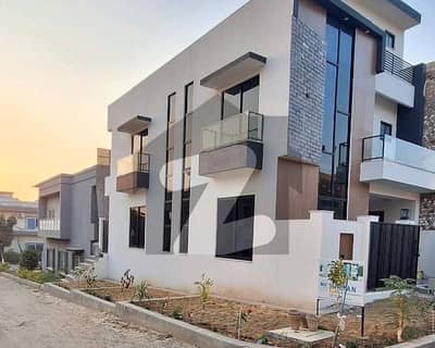 ایم پی سی ایچ ایس - بلاک سی 1 ایم پی سی ایچ ایس ۔ ملٹی گارڈنز,بی ۔ 17,اسلام آباد میں 4 کمروں کا 5 مرلہ مکان 3.45 کروڑ میں برائے فروخت۔