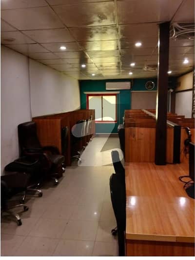 گلبرگ 3 گلبرگ,لاہور میں 3 کمروں کا 10 مرلہ دفتر 3.0 لاکھ میں کرایہ پر دستیاب ہے۔