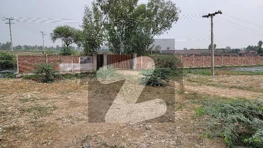 مُصطفی آباد للیانی لاہور میں 32 کنال کمرشل پلاٹ 48.0 کروڑ میں برائے فروخت۔