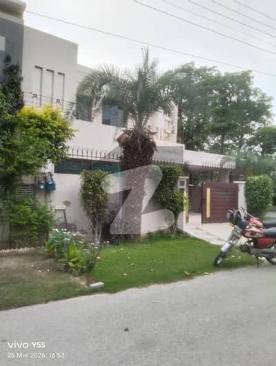 10 Marla House Corner House For Sale In DHA Phase 4 Block EE Facing Park