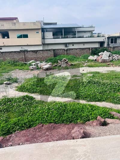 بنی گالہ اسلام آباد میں 11 مرلہ رہائشی پلاٹ 1.21 کروڑ میں برائے فروخت۔