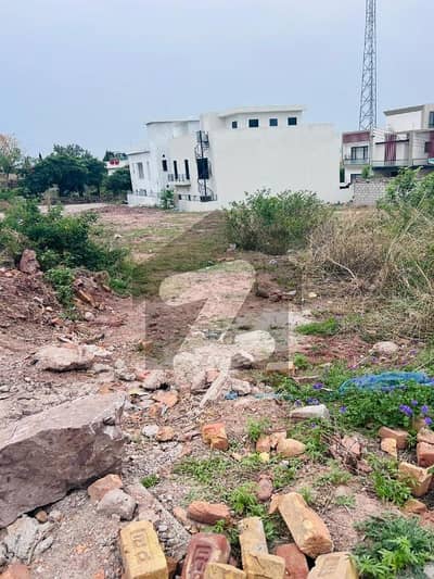 بنی گالہ اسلام آباد میں 13 مرلہ رہائشی پلاٹ 2.2 کروڑ میں برائے فروخت۔